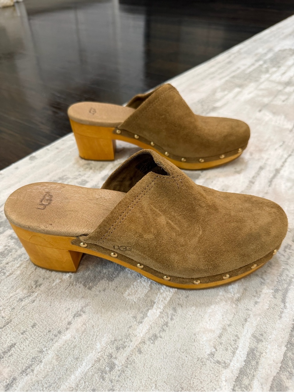New UGG Women's Brown Suede Clog Mule